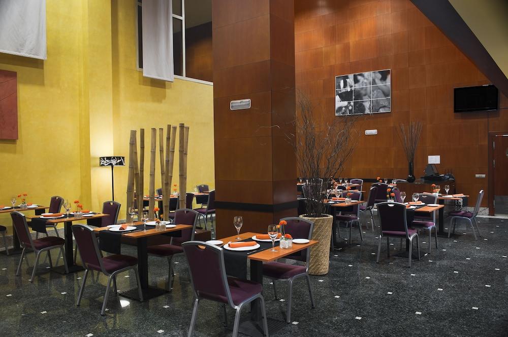 Eurostars Gran Madrid Hotel Alcobendas Bagian luar foto